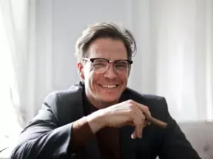 "Kiedy mój tata i moja macocha mieli dziecko, wyrzucił mnie. Karma szybko nauczyła go lekcji."