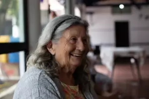 Historia dnia dotyczy starszej kobiety, która przez wiele lat mieszkała w swoim samochodzie, nie zwracając na to uwagi, dopóki jej sąsiad tego nie odkrył.