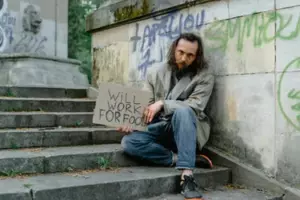 Po odkryciu, że moi sąsiedzi potajemnie korzystali z mojego jacuzzi przez rok, dałem im lekcję, której nigdy nie zapomną.
