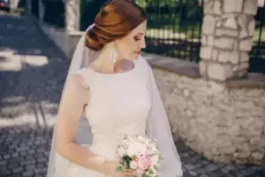 Na moim ślubie mała dziewczynka z bukietem stokrotek poprosiła o monetę - spojrzałem na jej rękę i przerwałem ślub
