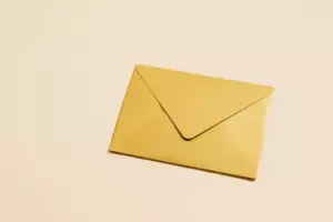 W czasie wyjazdu służbowego z wanny odpadł ozdobny panel wanny - to, co znalazłam pod wanną, zbladło