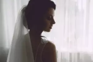 Mój teść nie zgodził się na pozowanie ze mną do zdjęcia ślubnego – gdy dowiedziałem się dlaczego, nie mogłem się nadziwić