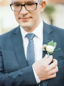 Mój teść nie zgodził się na pozowanie ze mną do zdjęcia ślubnego – gdy dowiedziałem się dlaczego, nie mogłem się nadziwić