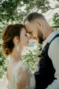 Mój teść nie zgodził się na pozowanie ze mną do zdjęcia ślubnego – gdy dowiedziałem się dlaczego, nie mogłem się nadziwić