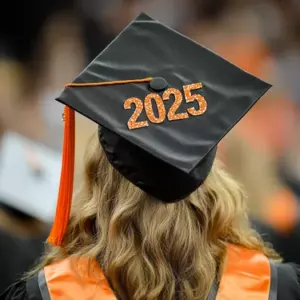Moja córka opuściła college dla chłopaka w moim wieku, który pojawił się w moich drzwiach z szokującymi sekretami – Historia dnia