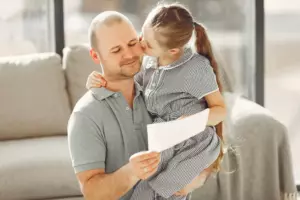 Dziś historia jest taka, że muszę wychować cudze dziecko, podczas gdy jej matka bawi się na imprezach.