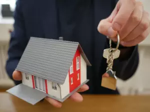 Historia dnia: Chłopak zaczyna interes od ostatnich 13 dolarów swojej matki, a później przeprowadza się z małego, starego przyczepy do domu wartego 2 miliony dolarów