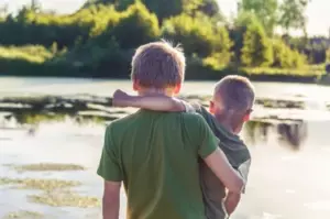 Nawet o 23:00 chłopak, który odwiedzał grób swojego brata bliźniaka, nigdy nie wrócił do domu. — Historia dzisiejszego dnia