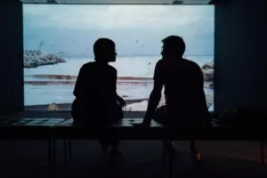 Historia dnia: Mama przyprowadza swojego syna do szkoły i staje się emocjonalna, widząc chłopca, który wygląda dokładnie jak jej syn.