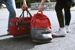 Nie miałem wątpliwości, że mój syn zabrał ze sobą swoją nową dziewczynę na naszą rodzinną wycieczkę – dopóki przypadkowo nie zobaczyłem wiadomości tekstowej na jego telefonie