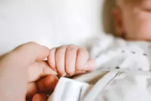 Aby zabrać swoją pasierbicę do zobaczenia Świętego Mikołaja w galerii, mój ojciec pominął moją kolację urodzinową.