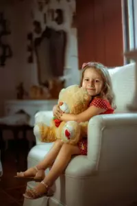 Moja córka zaczęła lunatykować. Pewnej nocy poszedłem za nią i byłem zszokowany tym, co zobaczyłem — historia dnia