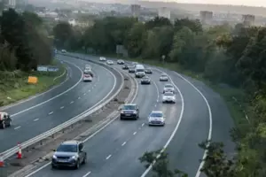 Po tym, jak kupiłem mu kawę na jego urodziny, bezdomny mężczyzna usiadł obok mnie w klasie pierwszej.