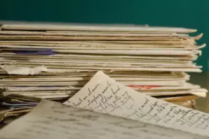 Historia dnia to opowieść o kobiecie, która odwiedza mężczyznę, którego zostawiła 53 lata temu, i odkrywa zniszczony dom po tym, jak ignorowała jego listy.