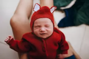 Historia dnia: Pielęgniarka daje kobiecie nie to dziecko, a nowa matka blednie.
