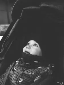 Samotny ojciec zmaga się z wychowywaniem trojaczków, pewnego dnia dowiaduje się, że nie są jego dziećmi — Historia dnia