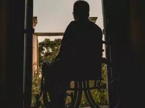 Mój niepełnosprawny sąsiad nigdy się nie uśmiechał — pewnego dnia nadałem jego życiu sens