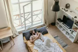 Przypadkowo dowiedziałam się, że mój mąż wychodzi z domu każdej nocy – pewnej nocy postanowiłam pójść za nim