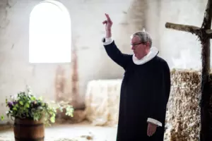 Historia dnia: Matka daje swojej małej córce instrukcje, aby poczekała przy kościele, po czym całkowicie znika.