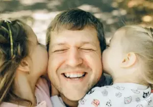 Kiedy z mężem odwiedziliśmy sierociniec, aby adoptować dziecko, odkryliśmy dziewczynkę, która była idealną kopią naszej córki.