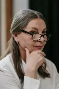 Po urodzeniu biologicznego chłopca, moja siostra urodziła swoją adoptowaną córkę, ale karma natychmiast się zemściła.