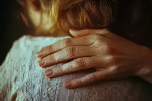 Na pogrzebie mojego dziadka, nieznajomy dał mi liścik. Kiedy go przeczytałem, zaśmiałem się, bo dziadek zrobił nam psikusa.