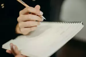Z mojego domu zaczęło znikać jedzenie i słodycze — Kiedy włączyłem ukrytą kamerę, zbladłem