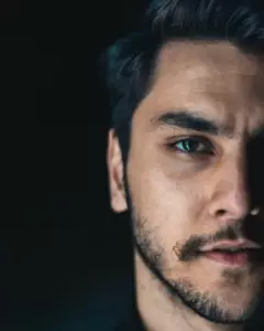 Kobieta informuje rodzinę narzeczonego, że jest w ciąży. „On jest bezpłodny!” – mówi jego mama – Historia dnia