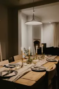 Kobieta informuje rodzinę narzeczonego, że jest w ciąży. „On jest bezpłodny!” – mówi jego mama – Historia dnia