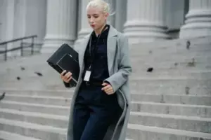 Mój mąż błagał o syna i obiecał, że zostanie z nim w domu — ale po narodzinach dziecka zmusił mnie do rezygnacji z kariery