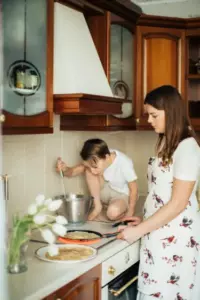 Myślałam, że prace domowe są łatwe — mój syn nauczył mnie lekcji, której nigdy nie zapomnę