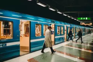 Kiedy miałem osiem lat, prawie umarłem, aż uratował mnie bezdomny mężczyzna; przypadkowo spotkałem go znowu dzisiaj.