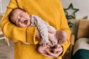 Mój mąż odmówił wymiany zepsutego odkurzacza i powiedział, że powinnam posprzątać, bo „jestem na urlopie macierzyńskim” – więc dałam mu nauczkę, której nigdy nie zapomni.