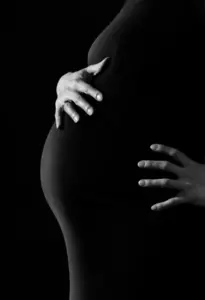 Mój mąż zostawił mnie dla swojej szefowej, gdy byłam w ciąży — Potem zaproponowała mi dom w zamian za jedno z moich dzieci
