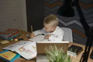 Z powodu biedy moi rodzice sprzedali mnie bogatemu mężczyźnie - ale to, co wydarzyło się w naszą noc poślubną, zszokowało wszystkich...