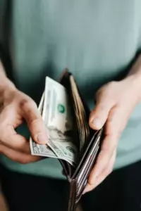 Dziadek mojego przyjaciela przyznawał nam punkty za każdą wizytę i uwzględnił mnie w swoim testamencie, podczas gdy jego rozpieszczone dzieci czekały na fortunę.