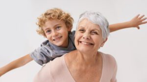 Moja mama mieszka sama w dużym domu, a ja wychowuję dwójkę dzieci w ciasnym mieszkaniu