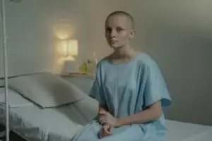 Myślała, że ​​zna swoją najlepszą przyjaciółkę – aż do momentu, gdy pewien sekret niemal zniszczył jej małżeństwo i wspomnienia