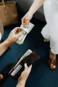 Moja teściowa wyśmiała mnie, bo sama zrobiłam sobie tort weselny, a potem w swoim przemówieniu przypisała sobie za to zasługę