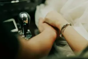 Mój mąż mnie zostawił i poślubił moją siostrę dla spadku, a potem błagał mnie, żebym wróciła - Historia dnia
