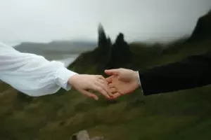 Mój były mąż zerwał tapetę po naszym rozwodzie, bo „on za to zapłacił” – karma go spłatała figla.