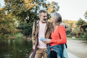 ODZIEDZICZYLIŚMY 250 TYSIĘCY DOLARÓW — I POSTANOWILIŚMY WYDAĆ JE NA SIEBIE, NIE NA NASZE DZIECI