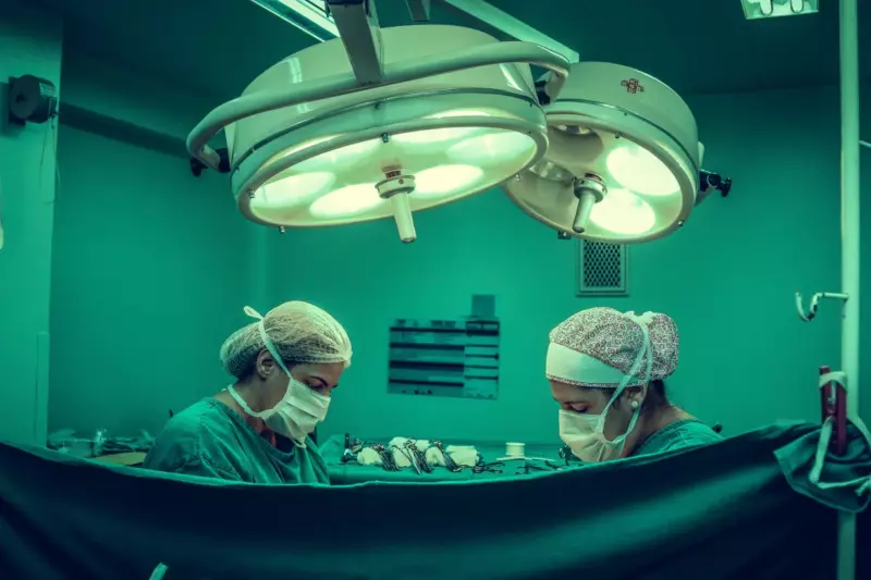 Starszy mężczyzna zwolniony 2 godziny po przyjęciu pracy w sklepie; następnego dnia otrzymuje 70 000 dolarów na leczenie żony - Historia dnia