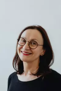 Mój mąż chciał wysłać moją chorą matkę do domu opieki, podczas gdy jego mieszkał w moim domu za darmo — więc dałam mu ostatnią lekcję.