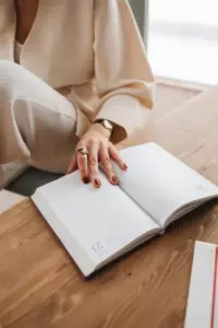 Byłam we Włoszech, kiedy zadzwoniła moja starsza córka i powiedziała, że ​​nasza adoptowana córka odeszła od rodzinnego biznesu. Kiedy pospieszyłam do domu, zastałam moją 19-letnią córkę mieszkającą w samochodzie – w ciąży, przestraszoną i odmawiającą ze mną rozmowy.