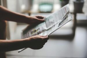 Podczas moich urodzin moja teściowa szepnęła coś do ucha mojego męża i zobaczyłam zmianę w jego wyrazie twarzy, zanim zdążyłam zareagować.