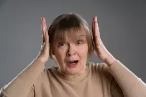Moja mama odmówiła mi naprawy zatkanych rur w zlewie kuchennym - to, co w końcu znalazłem w środku, sprawiło, że zaniemówiłem