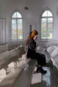 Moja teściowa zawstydziła mnie w kościele za rozwód - ale sekret, który ukrywała, był jeszcze gorszy