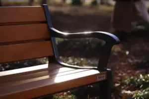 Kiedy moja siostra była w trakcie porodu, ja pilnowałem mojej 7-letniej siostrzenicy. Podczas kolacji wzięła jeden kęs spaghetti i natychmiast je wypluła. "Czy wszystko w porządku?" Zapytałem. Szepnęła: "Przepraszam.."