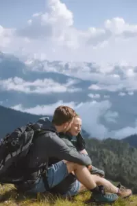 Mama instaluje kamerę w pokoju syna i boi się, gdy widzi, że jest ruch - Historia dnia